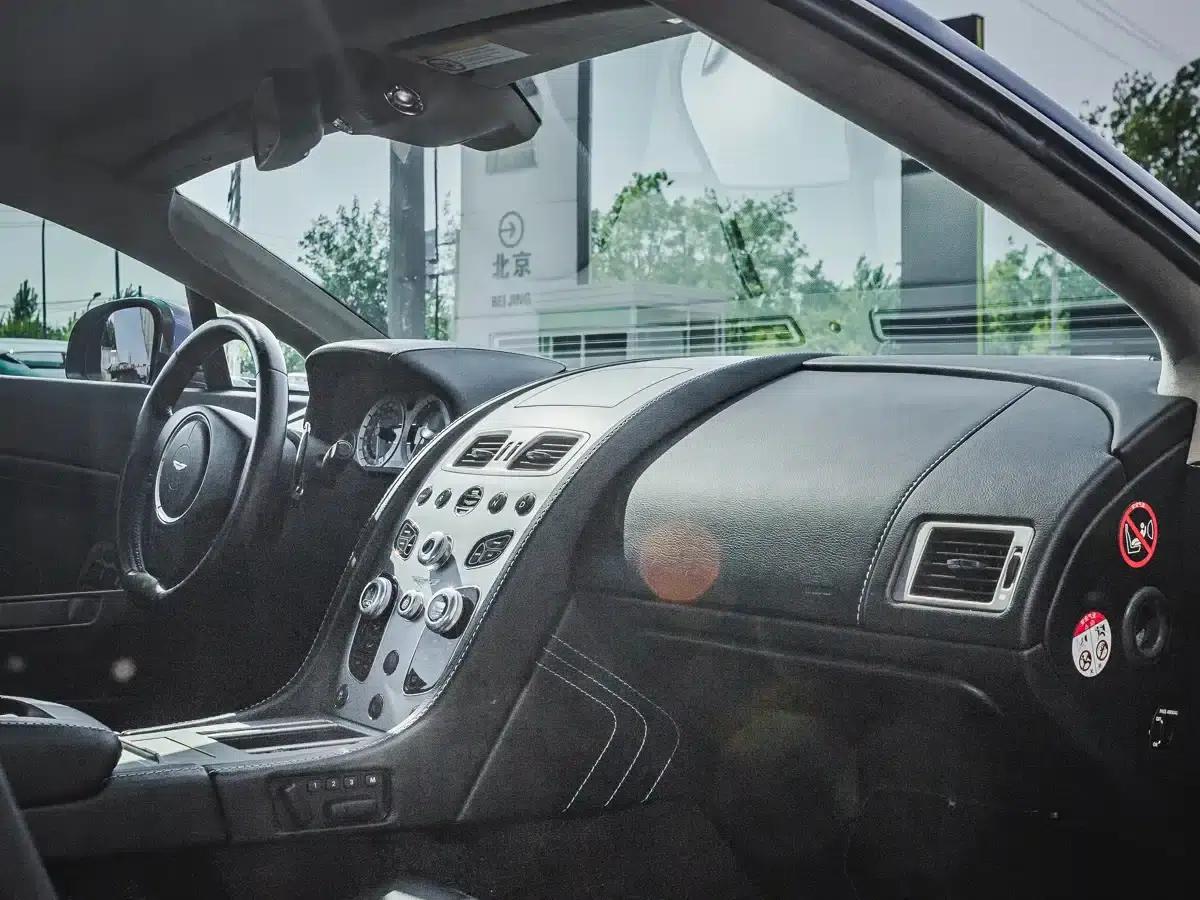 2016 V8 Vantage 4.7L Coupe — миниатюра 5