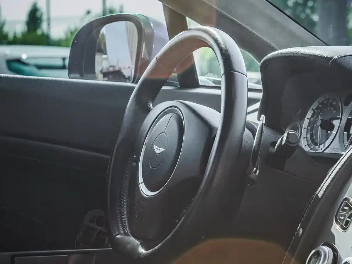 2016 V8 Vantage 4.7L Coupe — миниатюра 8