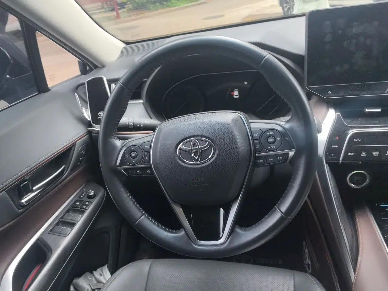 Toyota Harrier 2022 2.0L CVT Two-Wheel Drive Deluxe Edition — миниатюра 11
