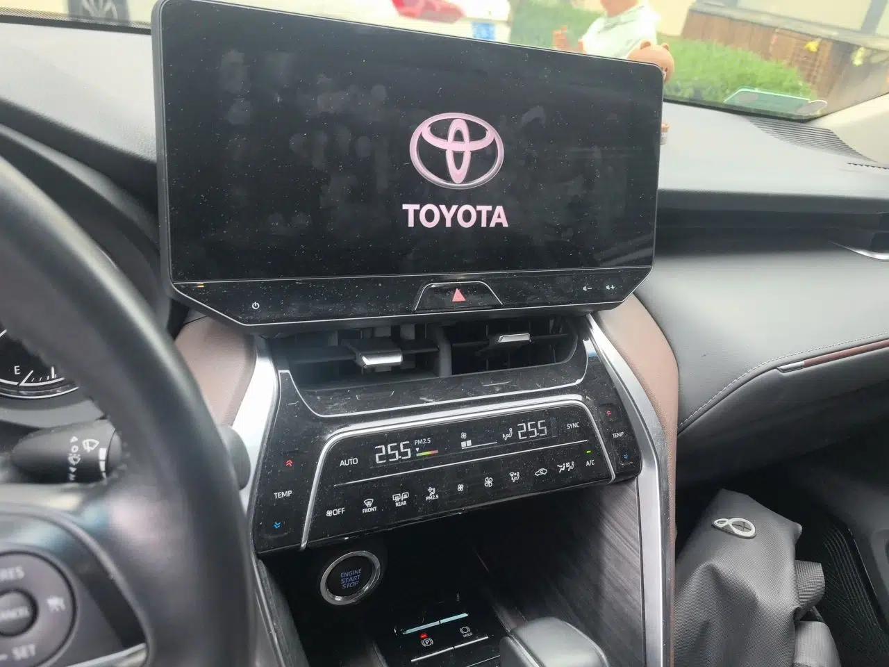 Toyota Harrier 2022 2.0L CVT Two-Wheel Drive Deluxe Edition — миниатюра 14