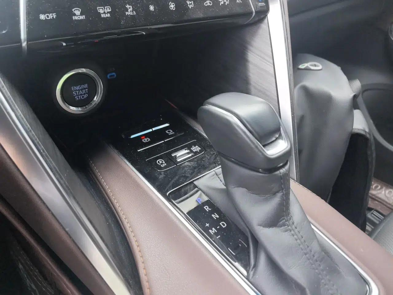 Toyota Harrier 2022 2.0L CVT Two-Wheel Drive Deluxe Edition — миниатюра 15