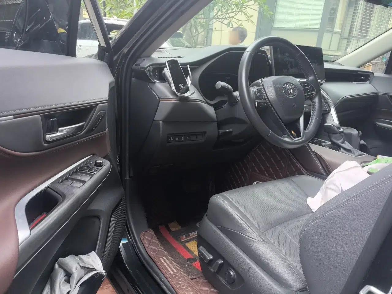 Toyota Harrier 2022 2.0L CVT Two-Wheel Drive Deluxe Edition — миниатюра 17