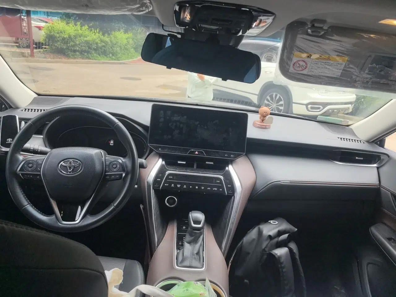 Toyota Harrier 2022 2.0L CVT Two-Wheel Drive Deluxe Edition — миниатюра 10