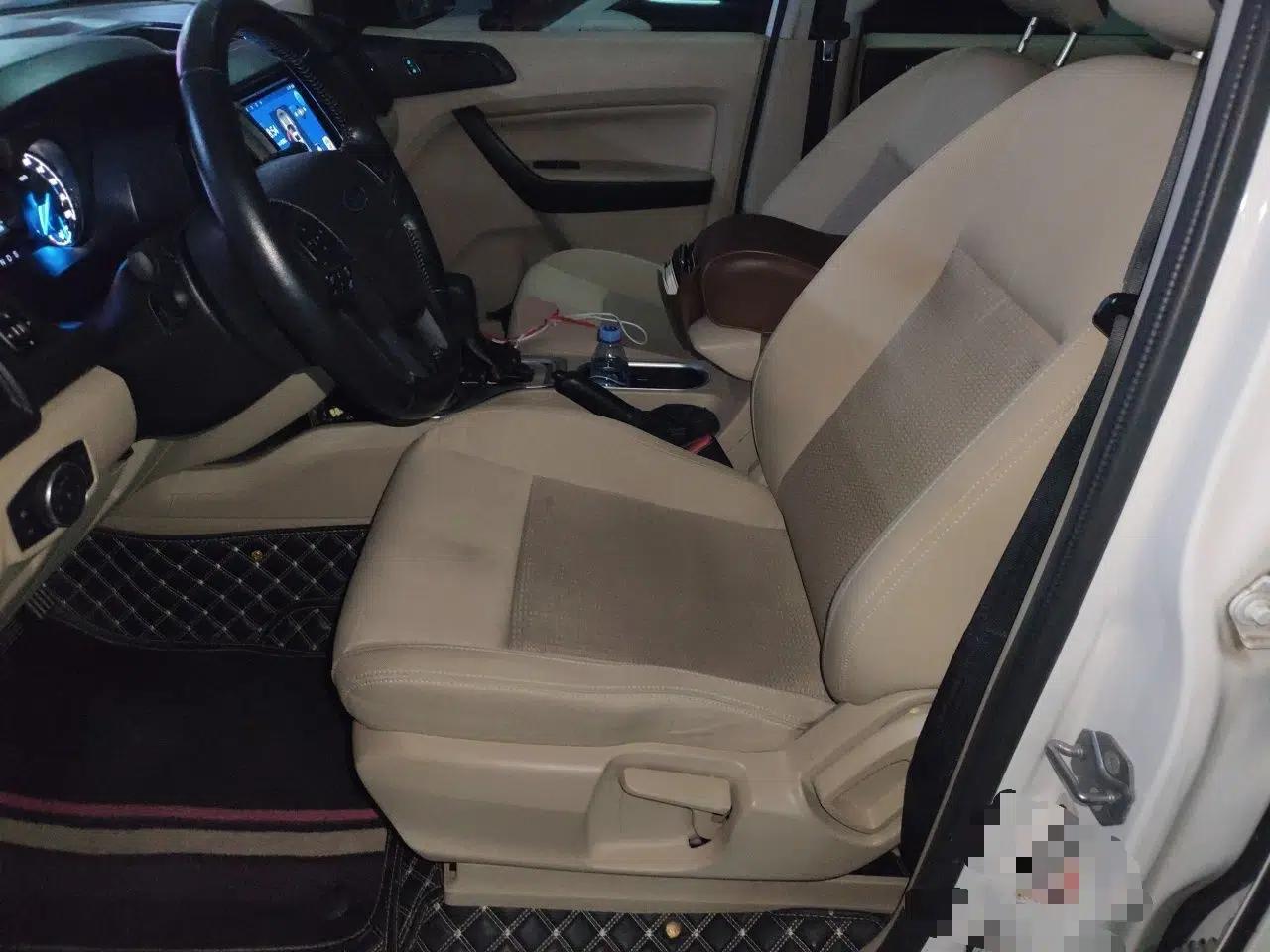 Ford Everest 2019 2.0T Gasoline Automatic 4x4 Elite Edition 5 Seats — миниатюра 16