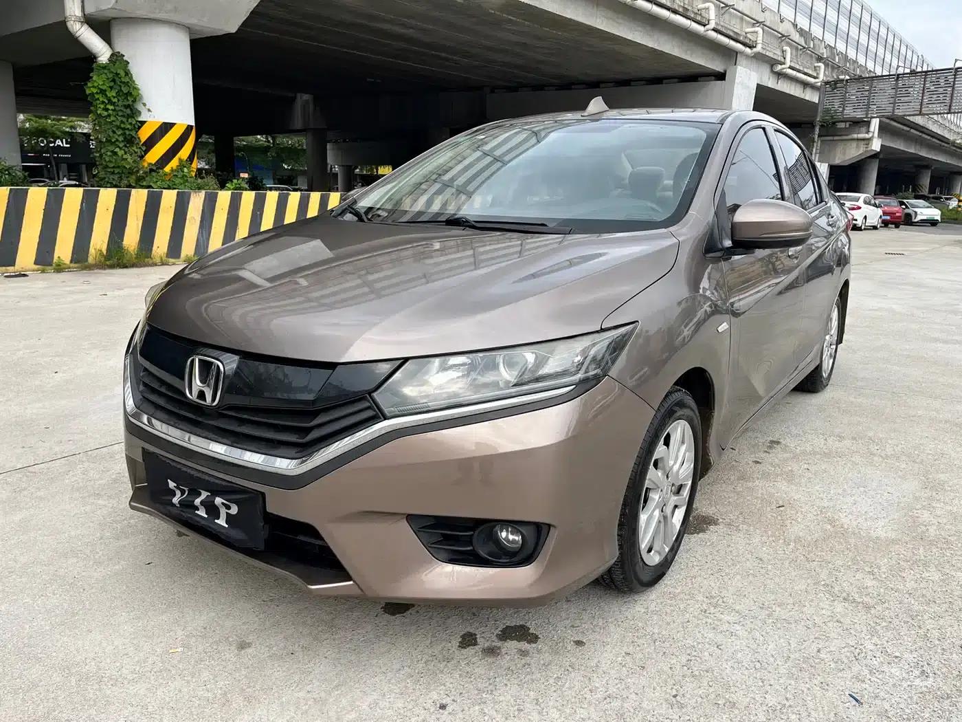 2016 Honda Greiz 1.5L CVT Classic Edition — миниатюра 1