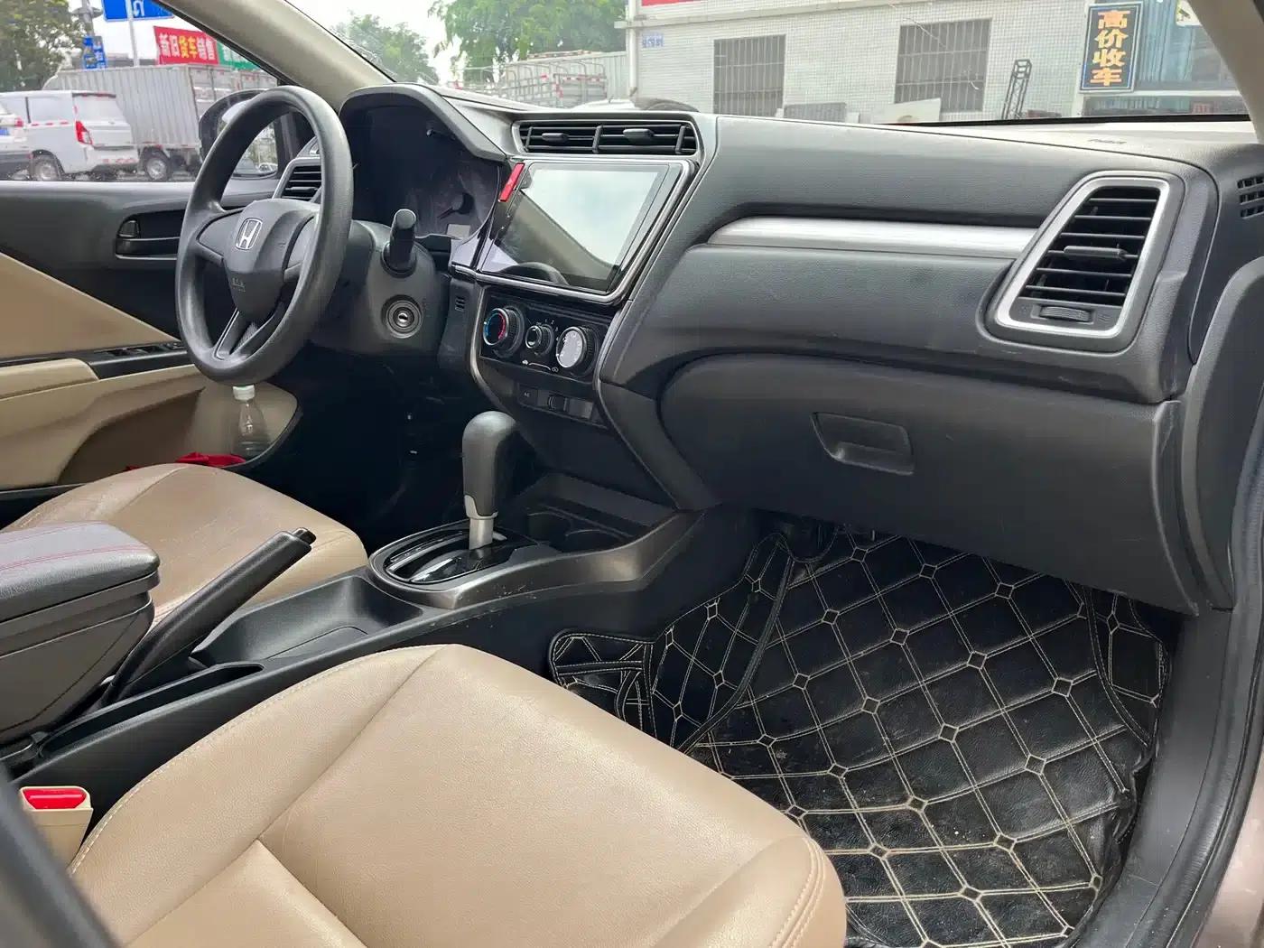 2016 Honda Greiz 1.5L CVT Classic Edition — миниатюра 4