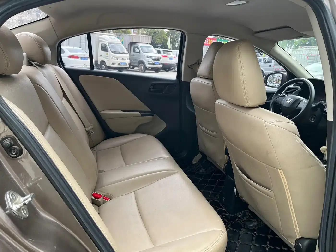 2016 Honda Greiz 1.5L CVT Classic Edition — миниатюра 5