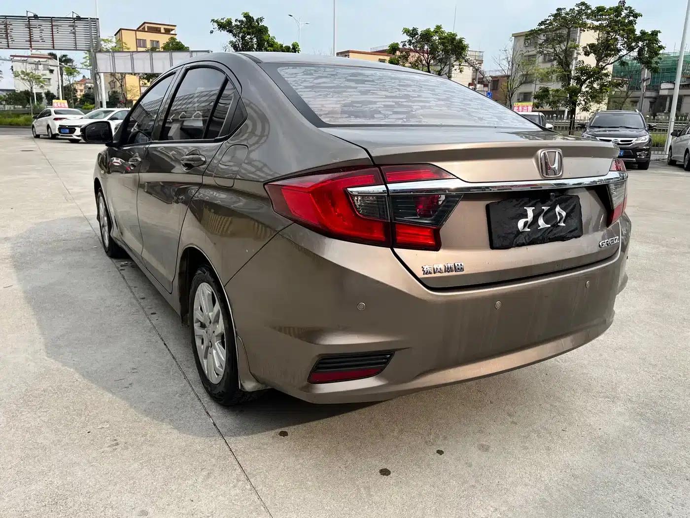 2016 Honda Greiz 1.5L CVT Classic Edition — миниатюра 8