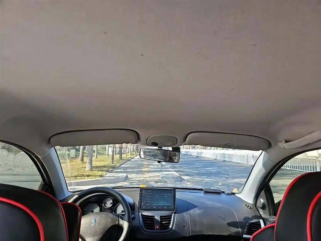 Peugeot 207 2011 Hatchback 1.4L Manual Comfort Edition — миниатюра 2