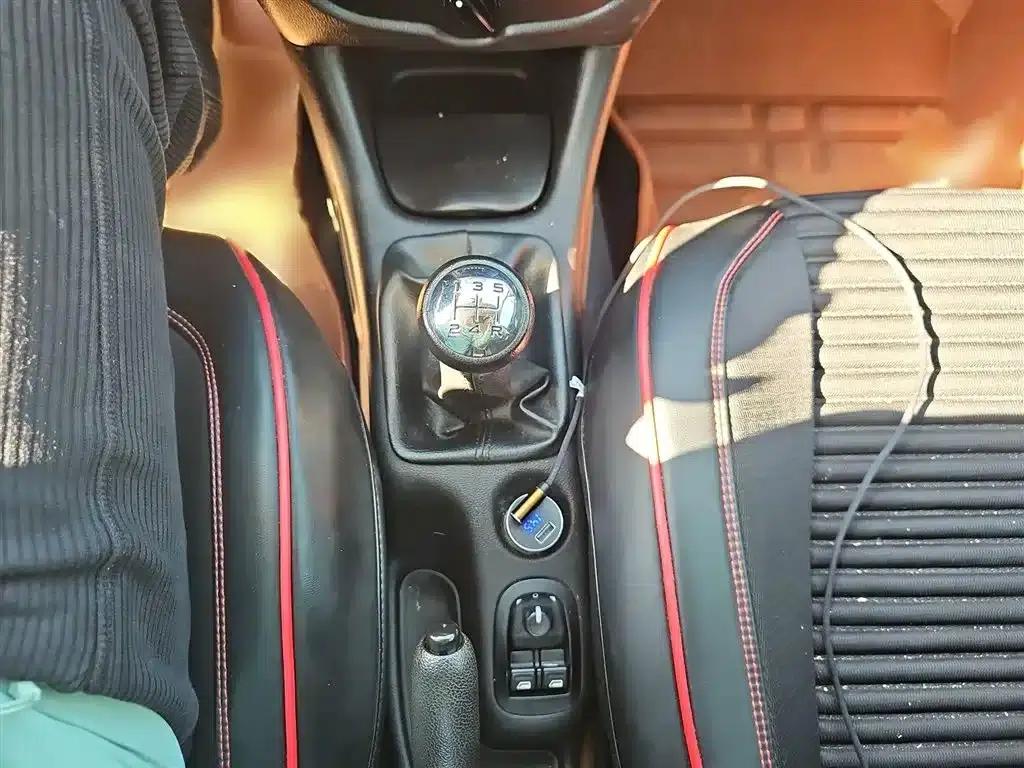 Peugeot 207 2011 Hatchback 1.4L Manual Comfort Edition — миниатюра 15