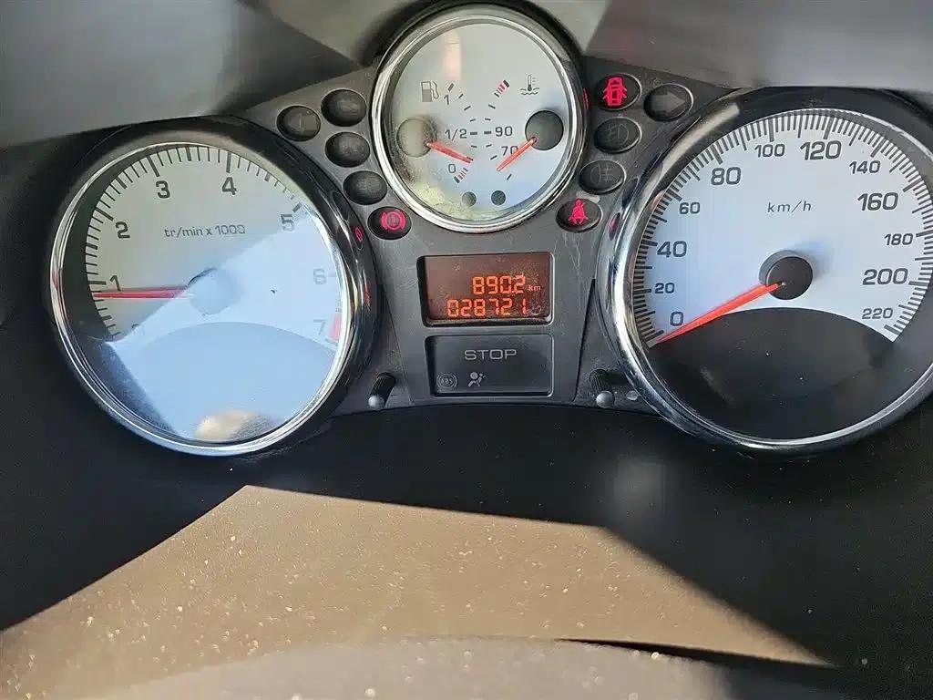 Peugeot 207 2011 Hatchback 1.4L Manual Comfort Edition — миниатюра 4
