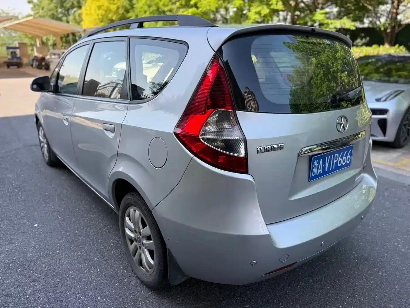Refine M2 2011 1.8L MT Elegance 5-seater — миниатюра 4