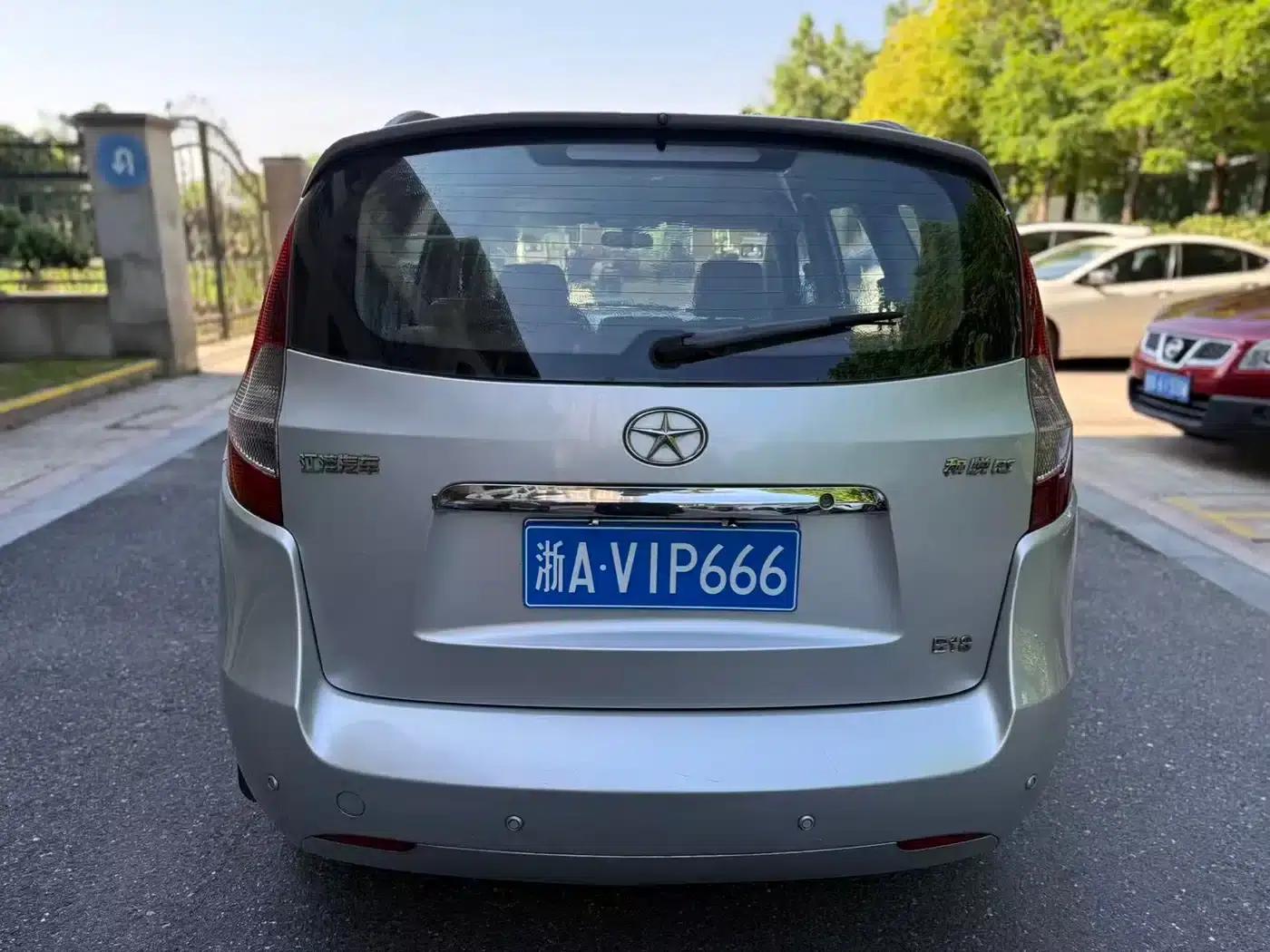 Refine M2 2011 1.8L MT Elegance 5-seater — миниатюра 5