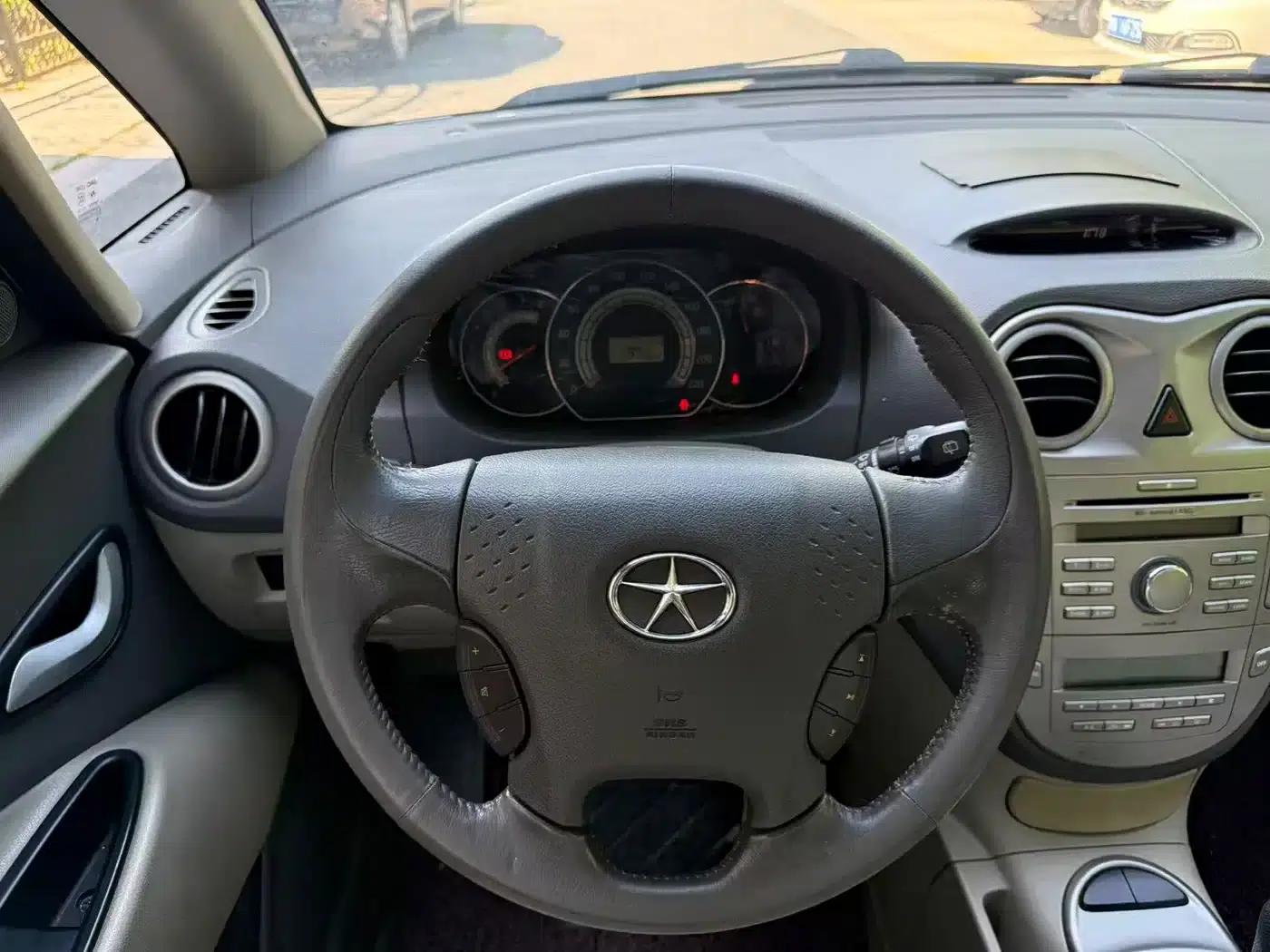 Refine M2 2011 1.8L MT Elegance 5-seater — миниатюра 7