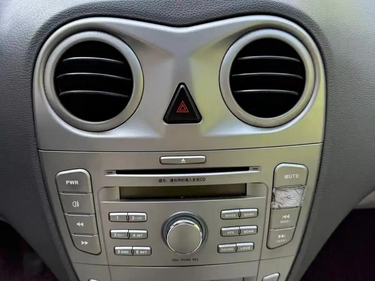 Refine M2 2011 1.8L MT Elegance 5-seater — миниатюра 9