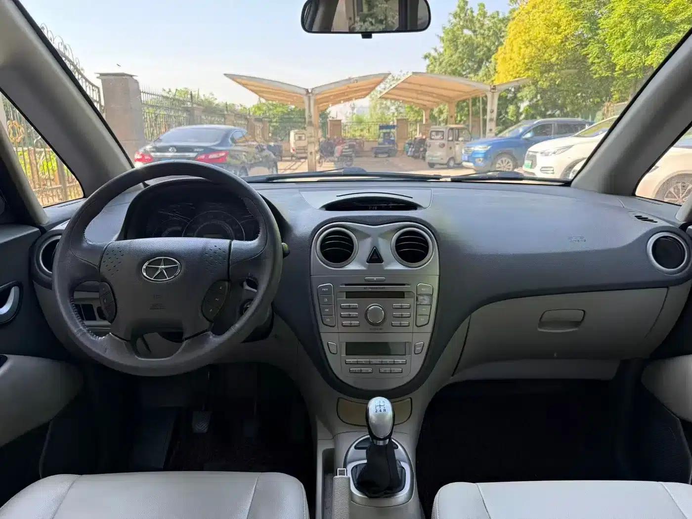 Refine M2 2011 1.8L MT Elegance 5-seater — миниатюра 10