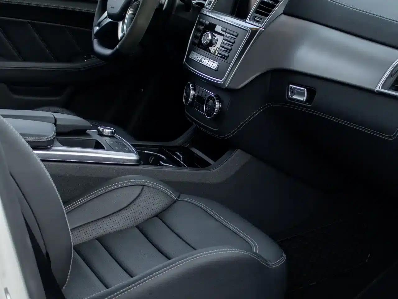 2012 Mercedes-Benz M-Class AMG ML 63 — миниатюра 12