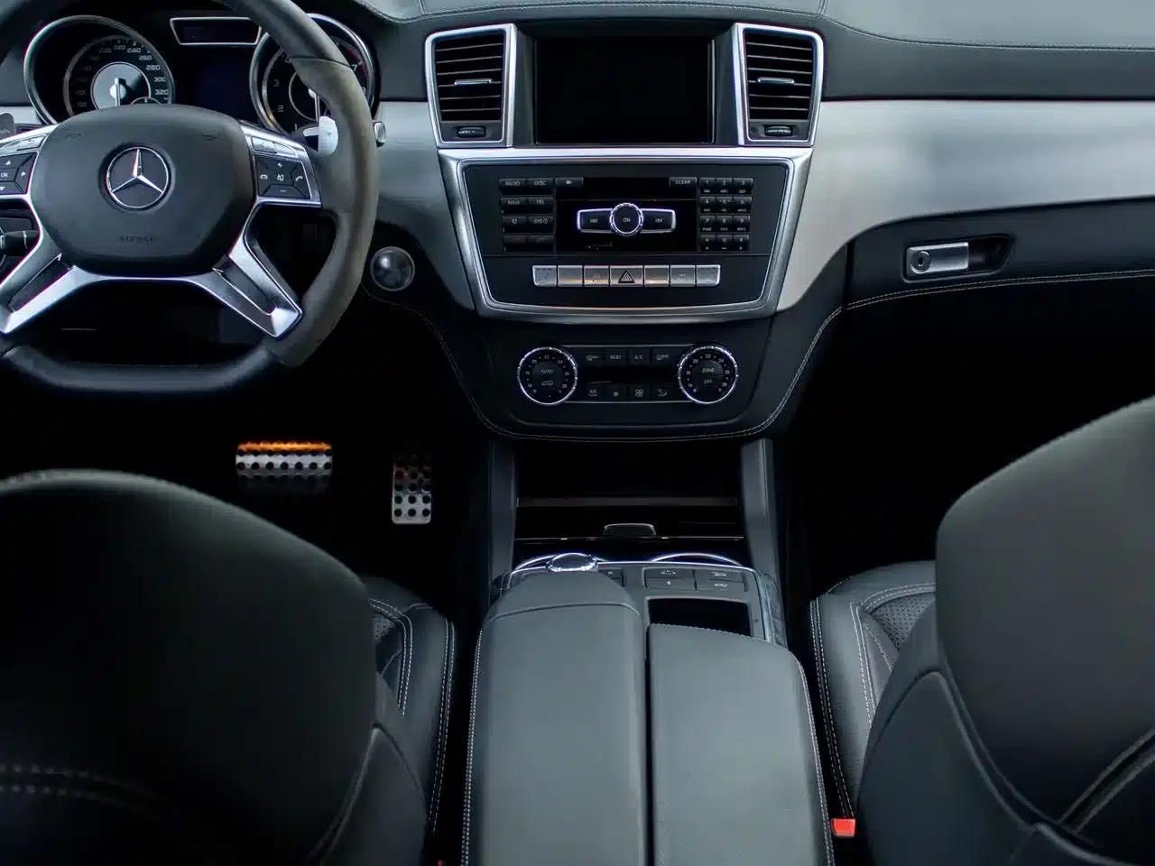 2012 Mercedes-Benz M-Class AMG ML 63 — миниатюра 13