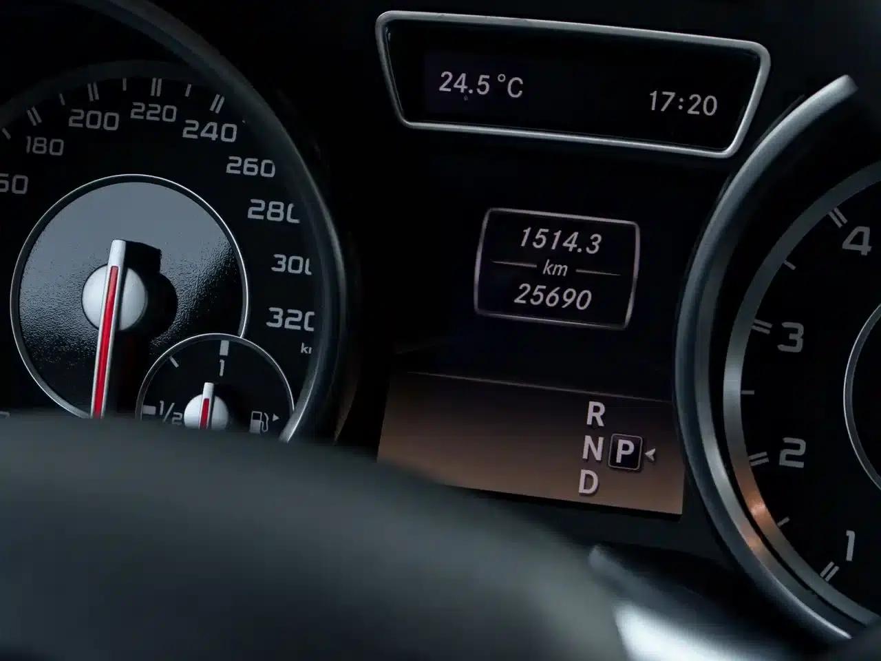 2012 Mercedes-Benz M-Class AMG ML 63 — миниатюра 16