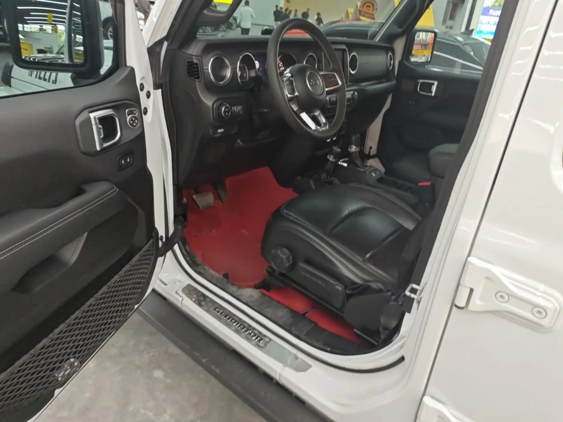 Jeep Gladiator 2023 3.6L Overland — миниатюра 18