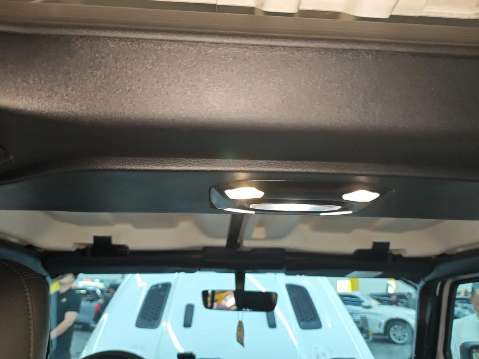 Jeep Gladiator 2023 3.6L Overland — миниатюра 20