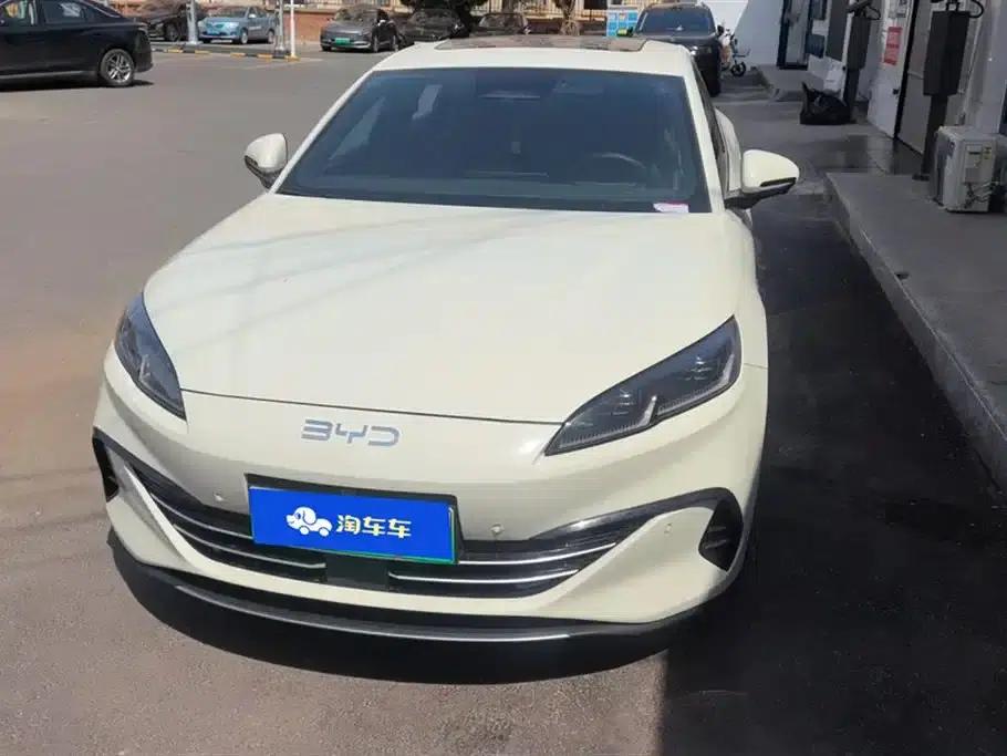 Seal 06 DM-i Touring Edition 2025 DM-i 80KM Premium — миниатюра 2