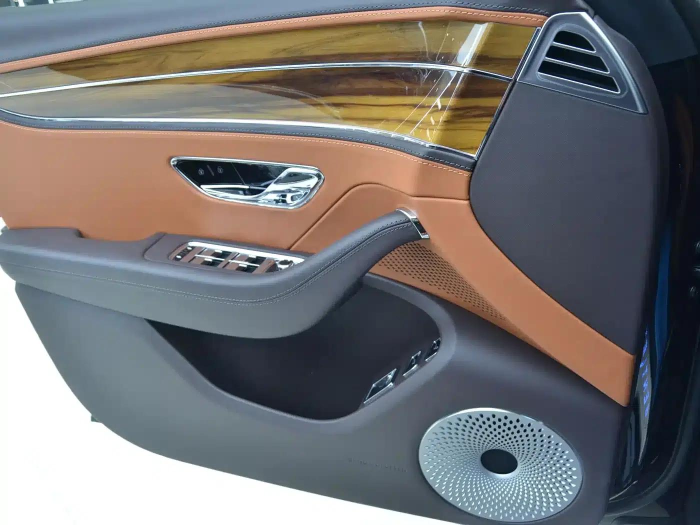 2022 Flying Spur Plug-in Hybrid 2.9T V6 — миниатюра 14