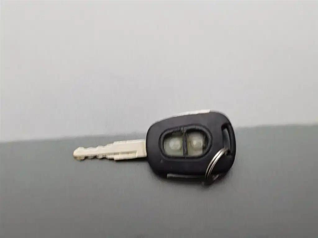 Beijing Automotive E-Series 2012 Hatchback 1.5L Automatic Comfort Edition — миниатюра 11