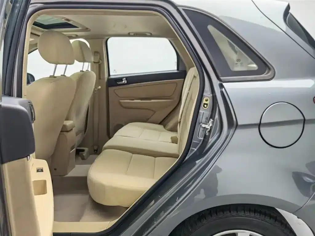 Beijing Automotive E-Series 2012 Hatchback 1.5L Automatic Comfort Edition — миниатюра 12