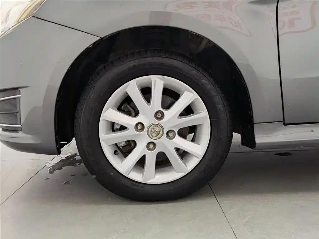 Beijing Automotive E-Series 2012 Hatchback 1.5L Automatic Comfort Edition — миниатюра 13