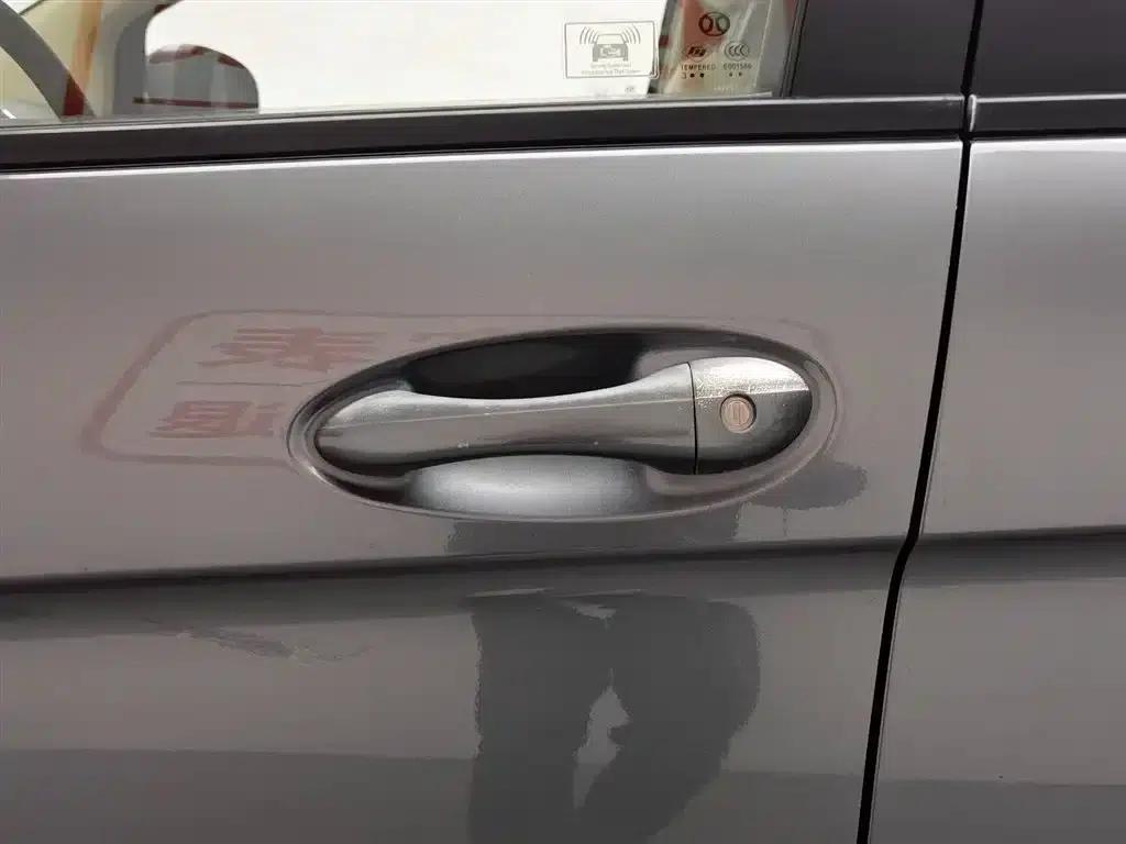 Beijing Automotive E-Series 2012 Hatchback 1.5L Automatic Comfort Edition — миниатюра 18