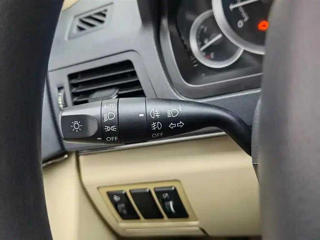 Beijing Automotive E-Series 2012 Hatchback 1.5L Automatic Comfort Edition — миниатюра 20