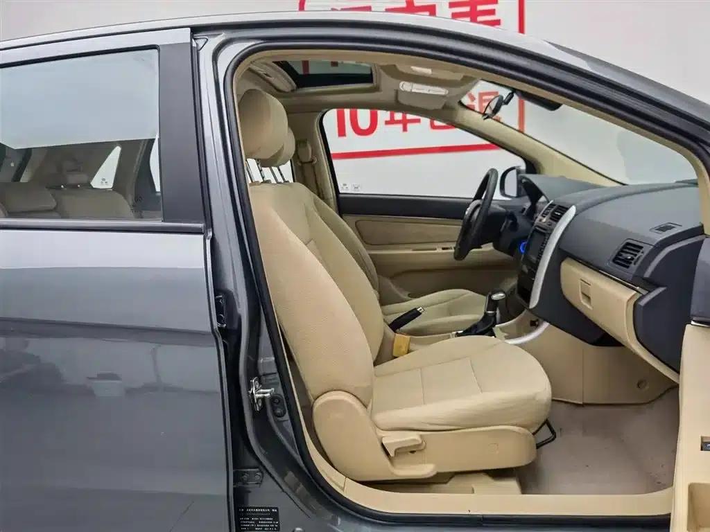 Beijing Automotive E-Series 2012 Hatchback 1.5L Automatic Comfort Edition — миниатюра 22