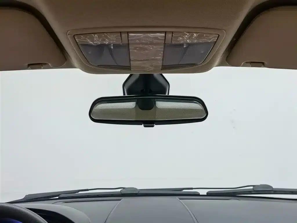 Beijing Automotive E-Series 2012 Hatchback 1.5L Automatic Comfort Edition — миниатюра 25
