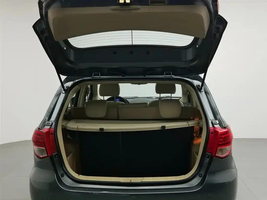 Beijing Automotive E-Series 2012 Hatchback 1.5L Automatic Comfort Edition — миниатюра 5