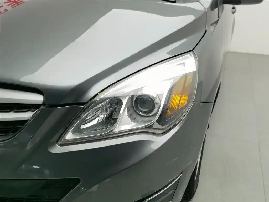 Beijing Automotive E-Series 2012 Hatchback 1.5L Automatic Comfort Edition — миниатюра 6