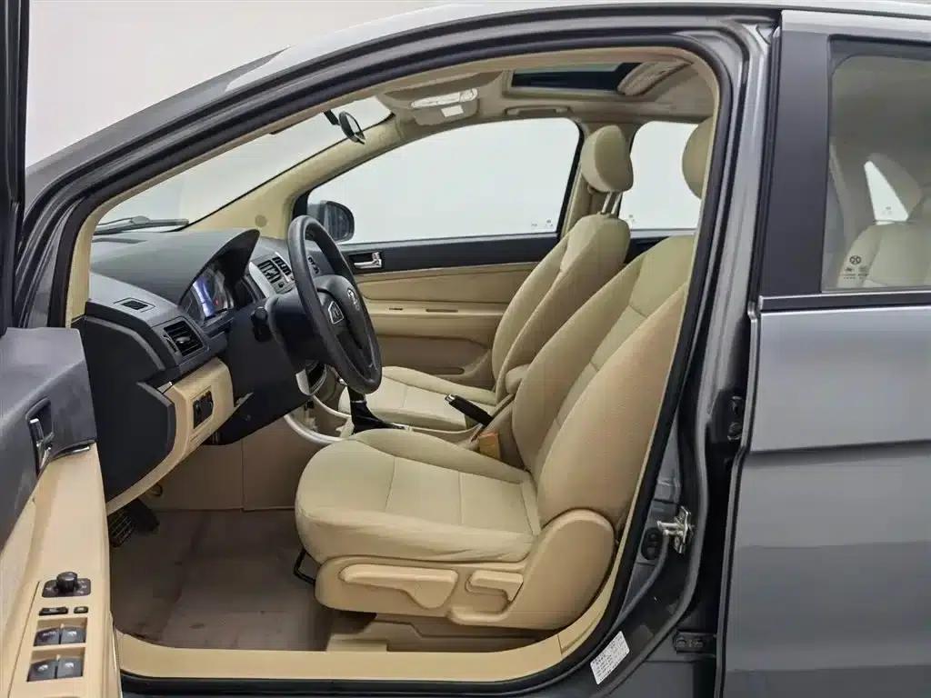 Beijing Automotive E-Series 2012 Hatchback 1.5L Automatic Comfort Edition — миниатюра 9