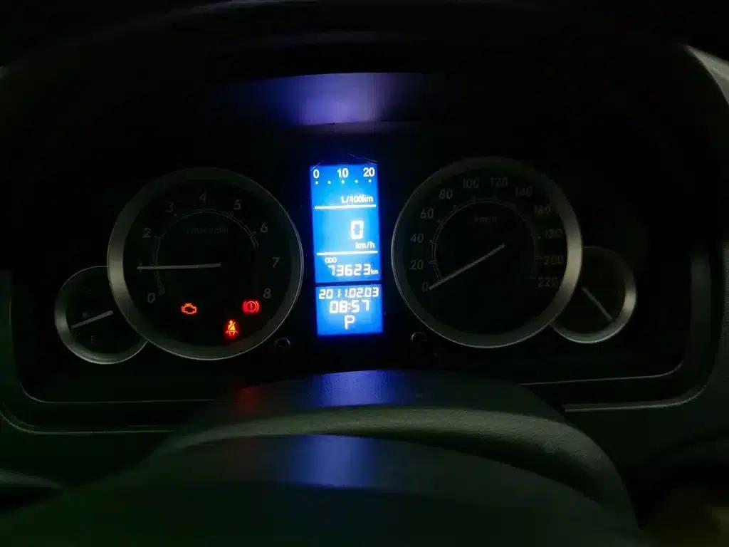 Beijing Automotive E-Series 2012 Hatchback 1.5L Automatic Comfort Edition — миниатюра 10