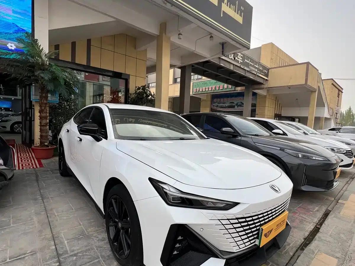 Changan UNI-V Smart Electric iDD 2023 Model, Smart Electric iDD 1.5T, 113km Smart Fun Edition (Fast Version) — миниатюра 3