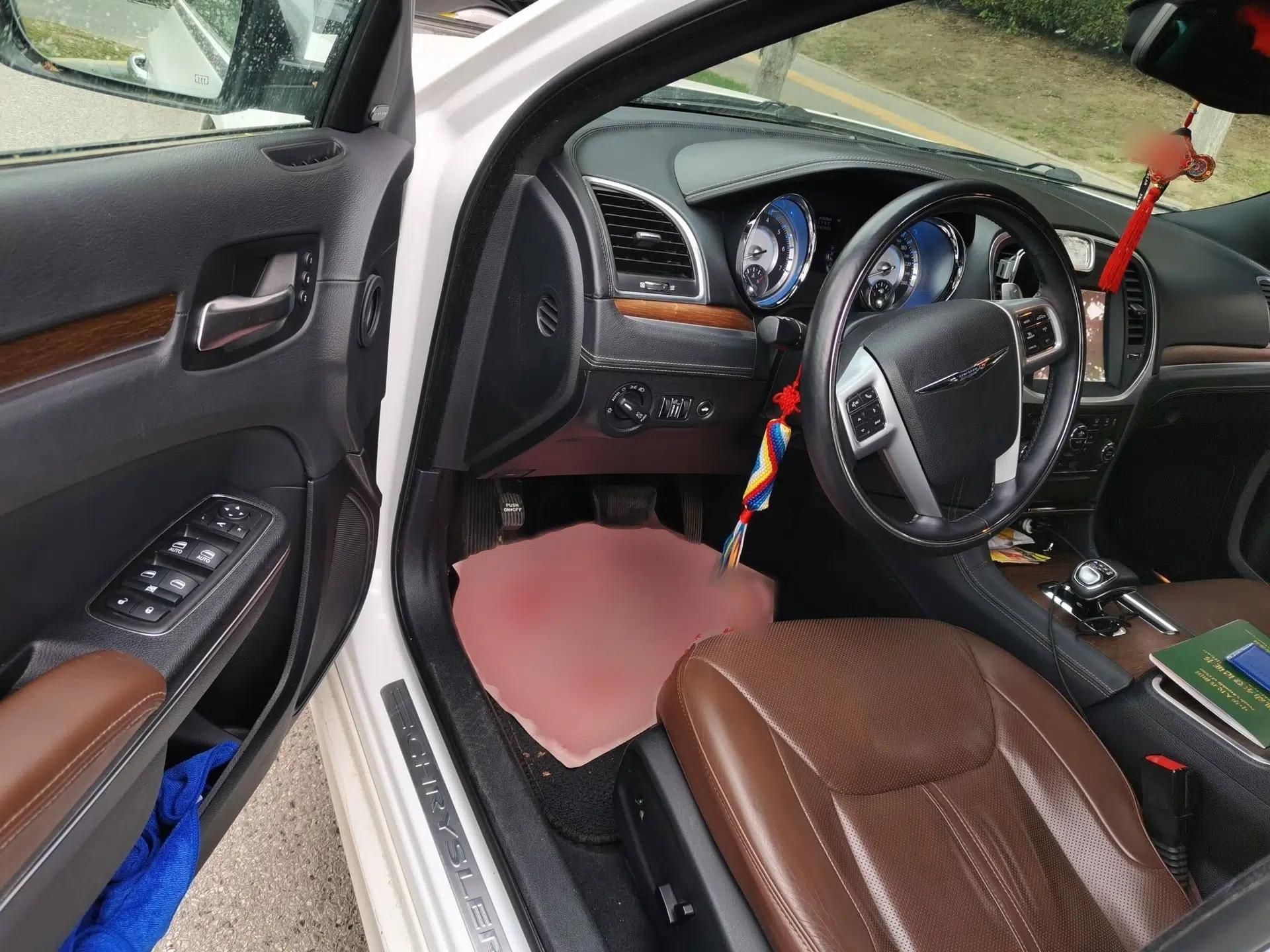 Chrysler 300C 2014 3.0L Excellence Edition — миниатюра 19