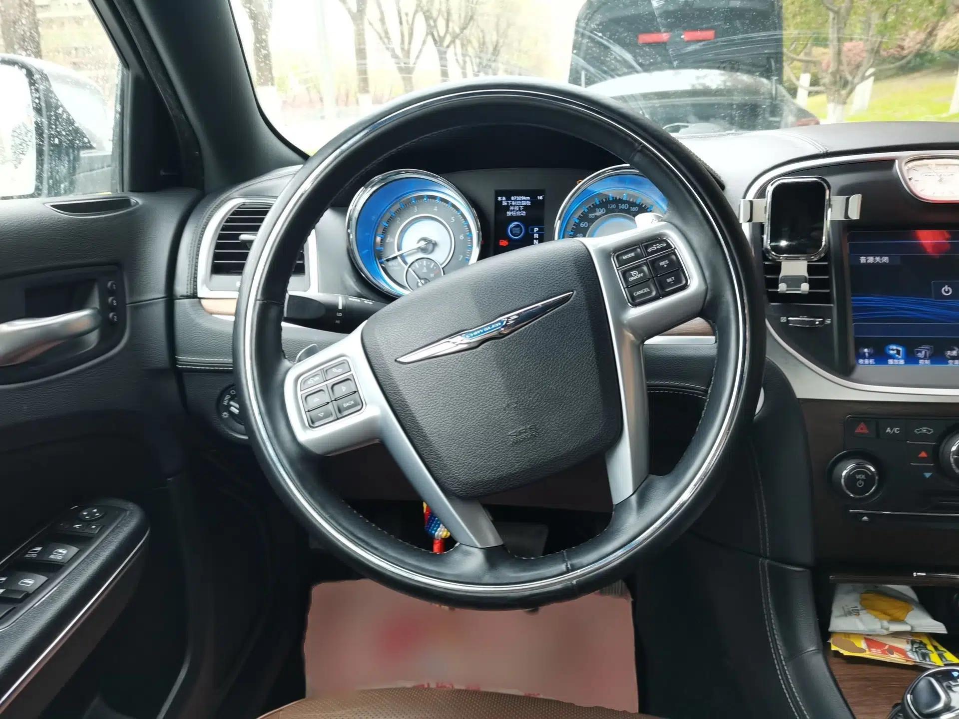 Chrysler 300C 2014 3.0L Excellence Edition — миниатюра 9
