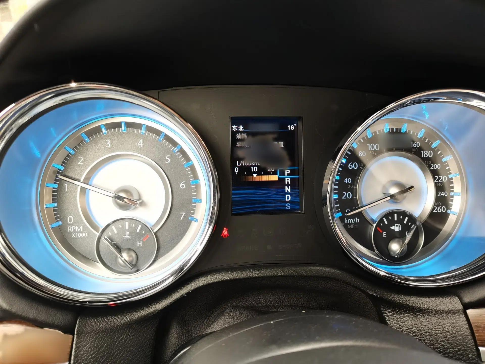 Chrysler 300C 2014 3.0L Excellence Edition — миниатюра 10