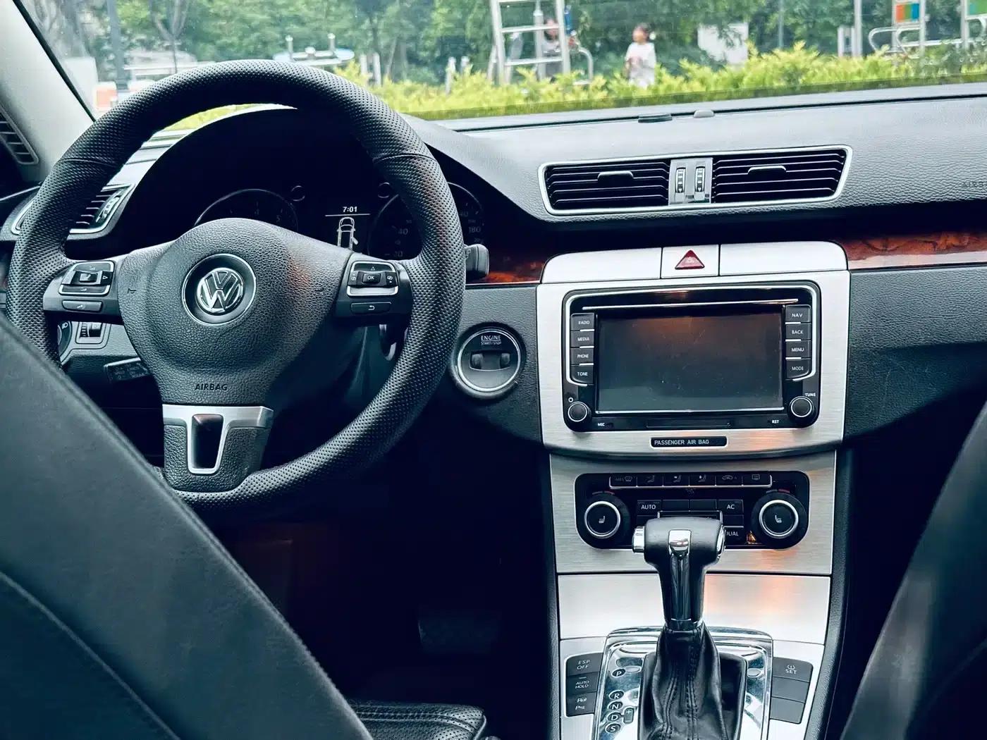 2011 Passat 2.0T Touring Luxury Edition — миниатюра 7
