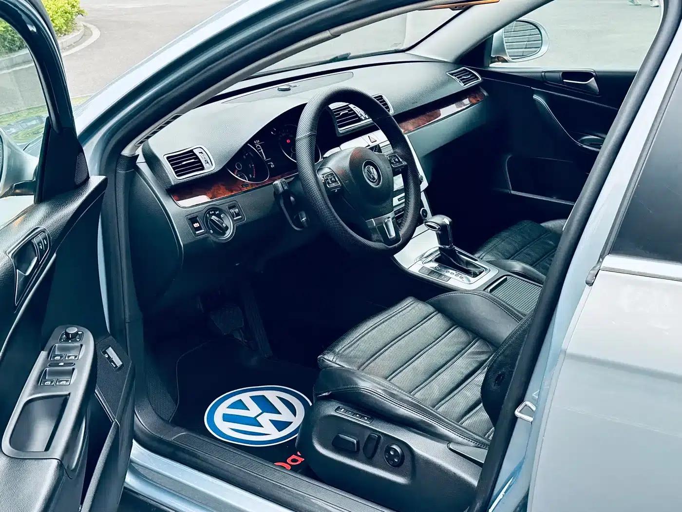 2011 Passat 2.0T Touring Luxury Edition — миниатюра 10