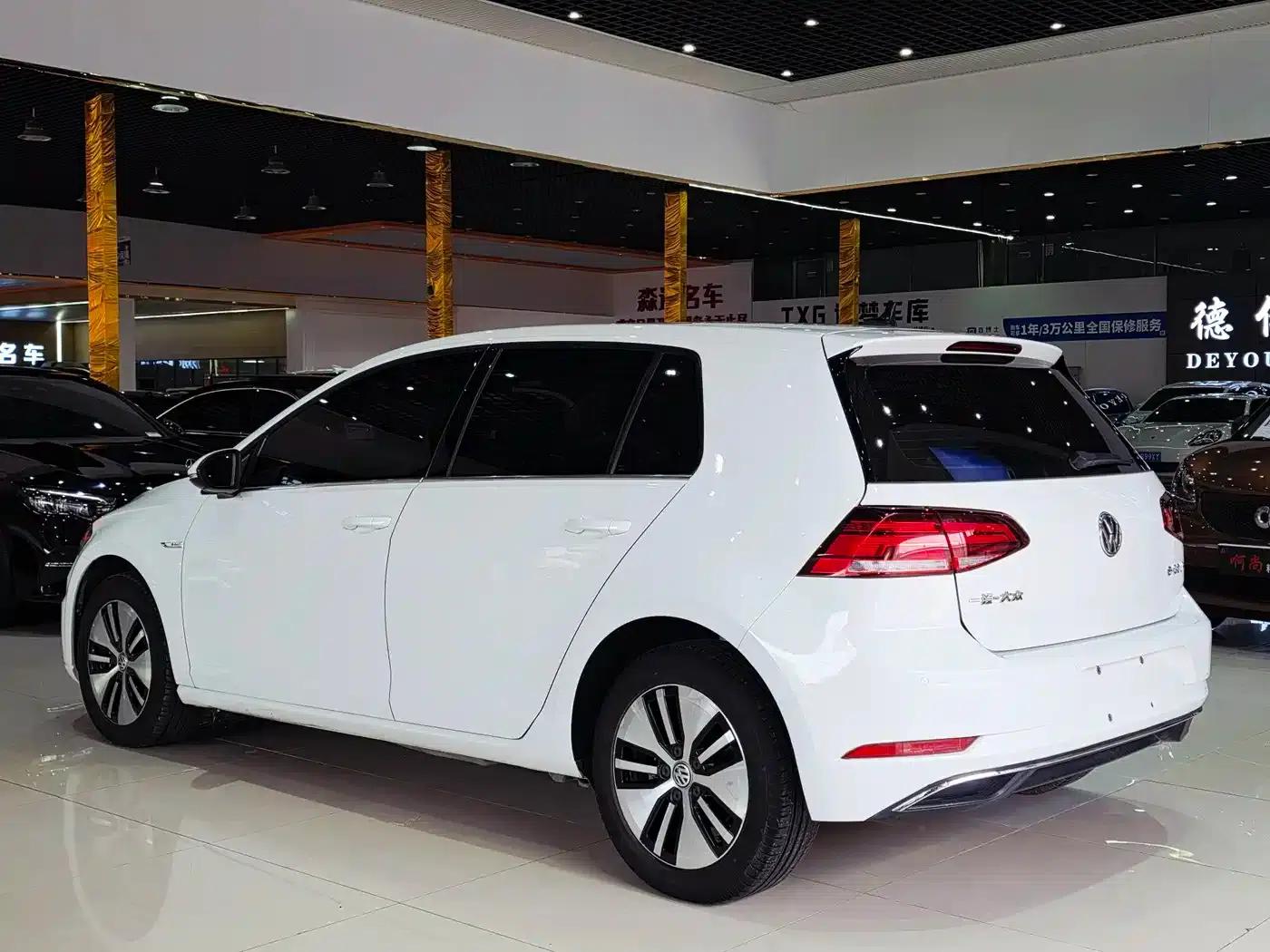 2020 Golf EV — миниатюра 14