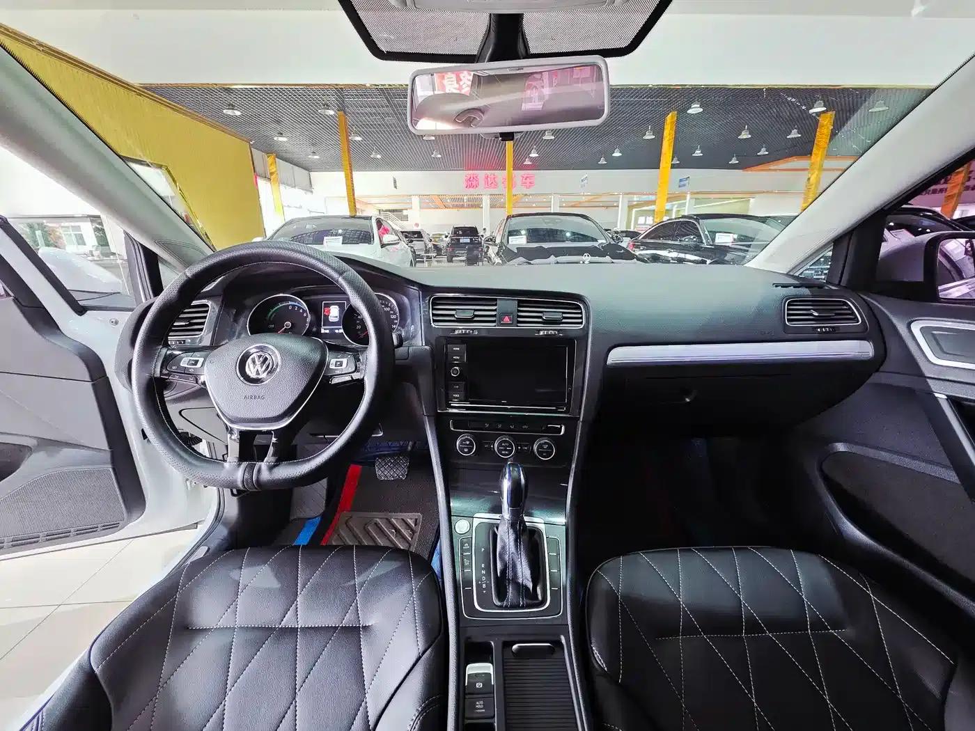 2020 Golf EV — миниатюра 10