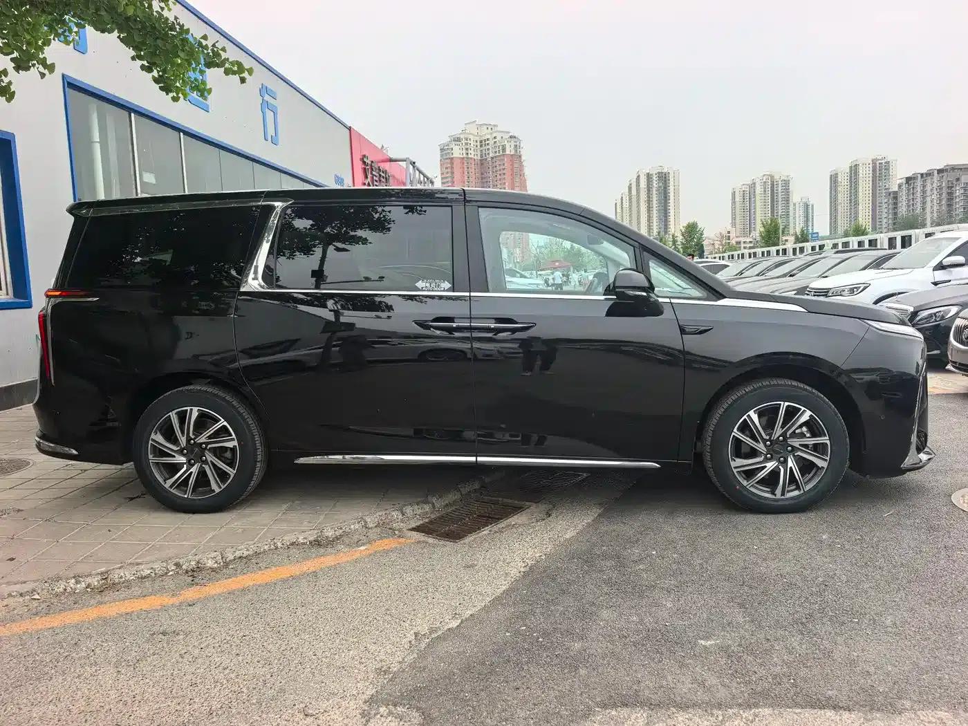 Maxus G90 2023 2.0T Interstellar 7-Seater Edition — миниатюра 16