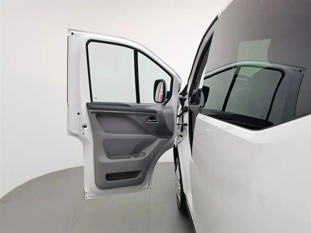 Xintu V70 2025 2.0T Manual Short Wheelbase Low Roof Elite Edition 5/6 Seats (125Ps) — миниатюра 14