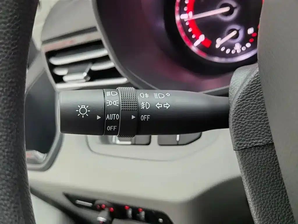 Xintu V70 2025 2.0T Manual Short Wheelbase Low Roof Elite Edition 5/6 Seats (125Ps) — миниатюра 18
