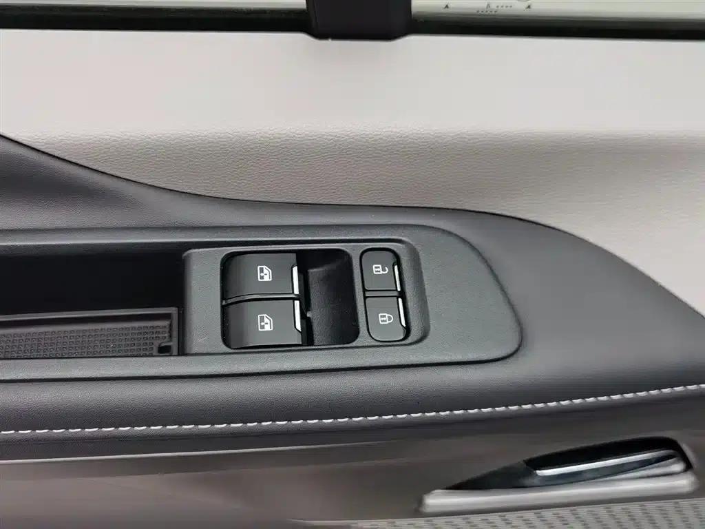 Xintu V70 2025 2.0T Manual Short Wheelbase Low Roof Elite Edition 5/6 Seats (125Ps) — миниатюра 7